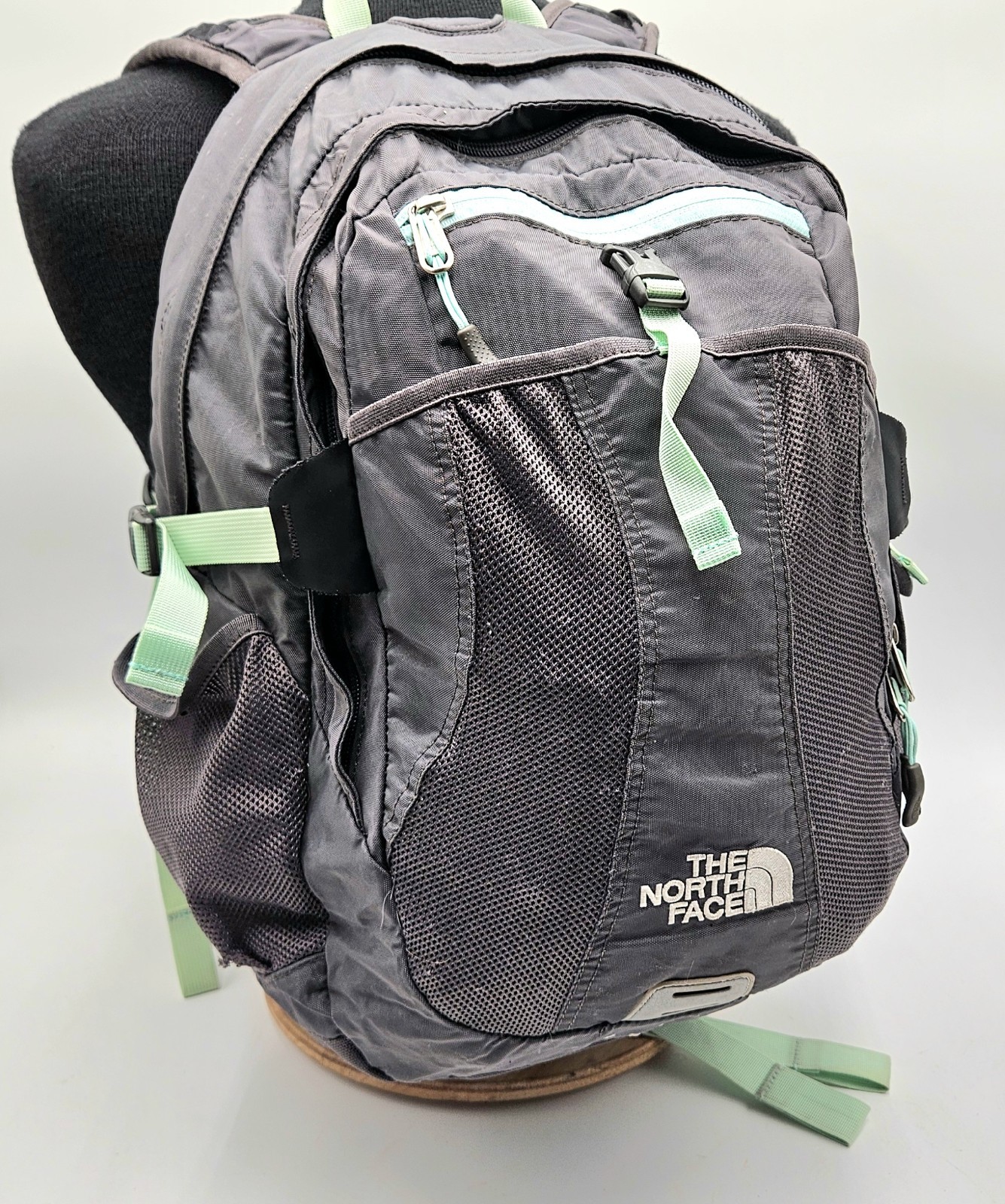The North Face Backpack/Laptop/Hiking/Travel Bag Recon Black 30 Liter