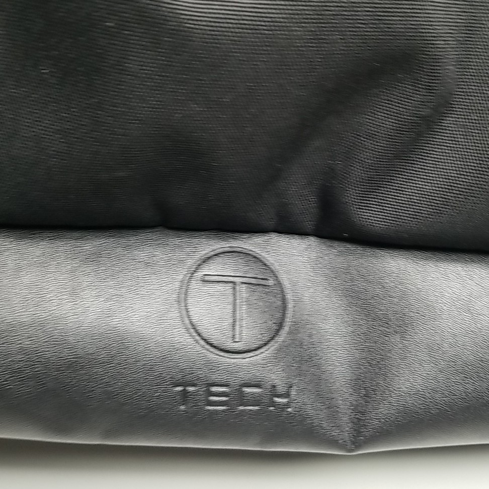 Tumi Tech Essential Gear 20″ Duffel Bag Black Nylon With Shoulder Strap 67754D