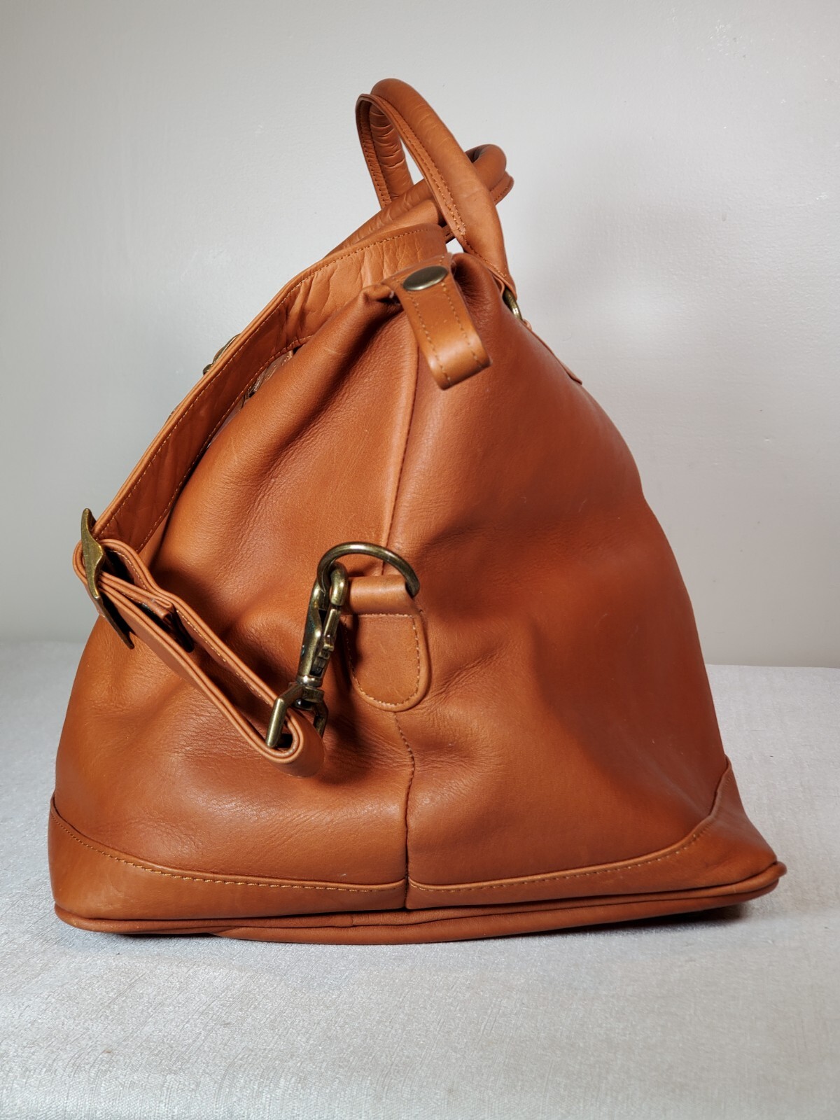 CLAIRE CHASE All American Leather Duffle / Travel Bag Saddle Brown Made Colombia