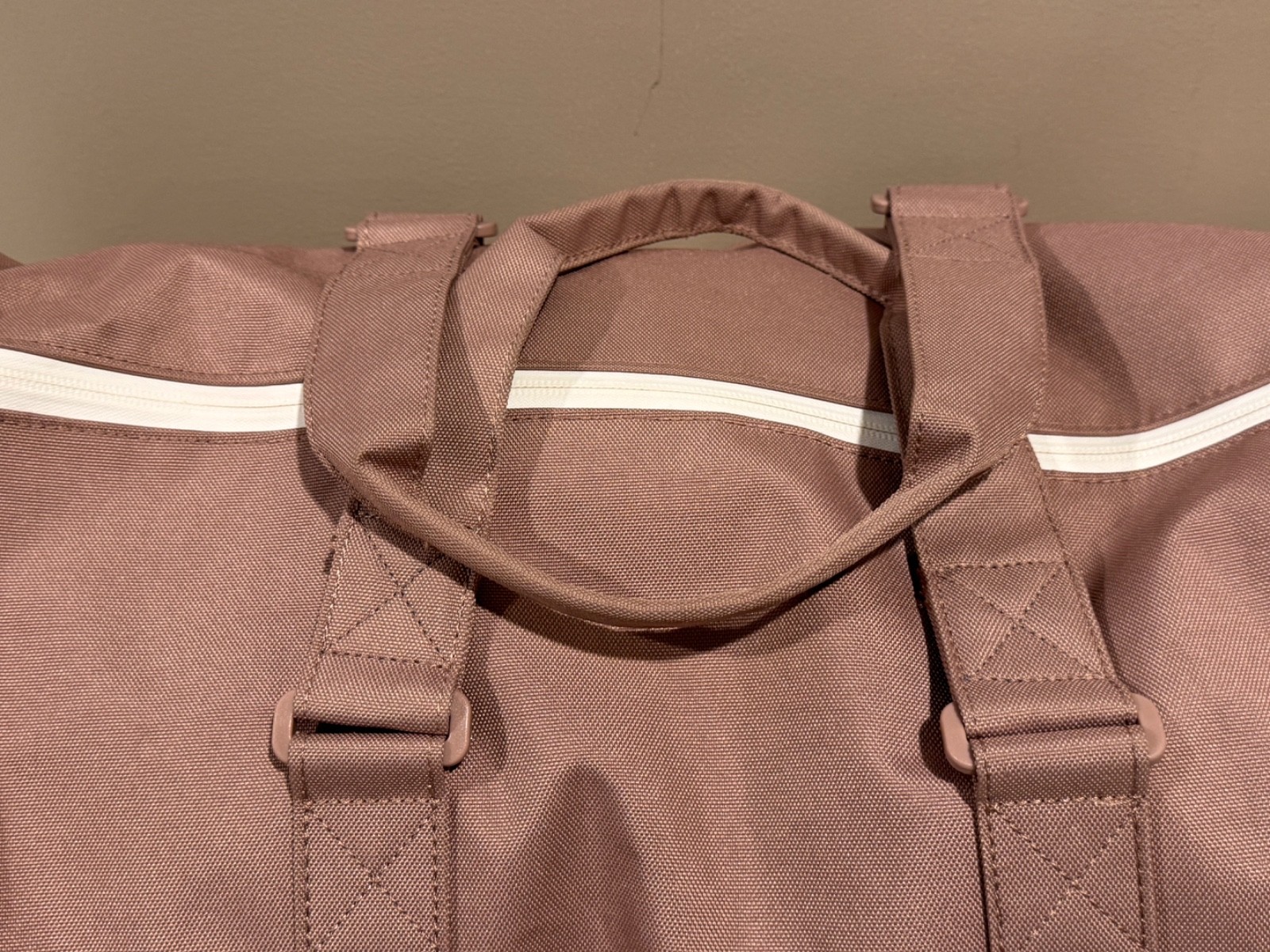 Herschel Supply Novel Duffle Bag Ash Rose / Pink Travel Bag 11.75 x 20.5 x 10