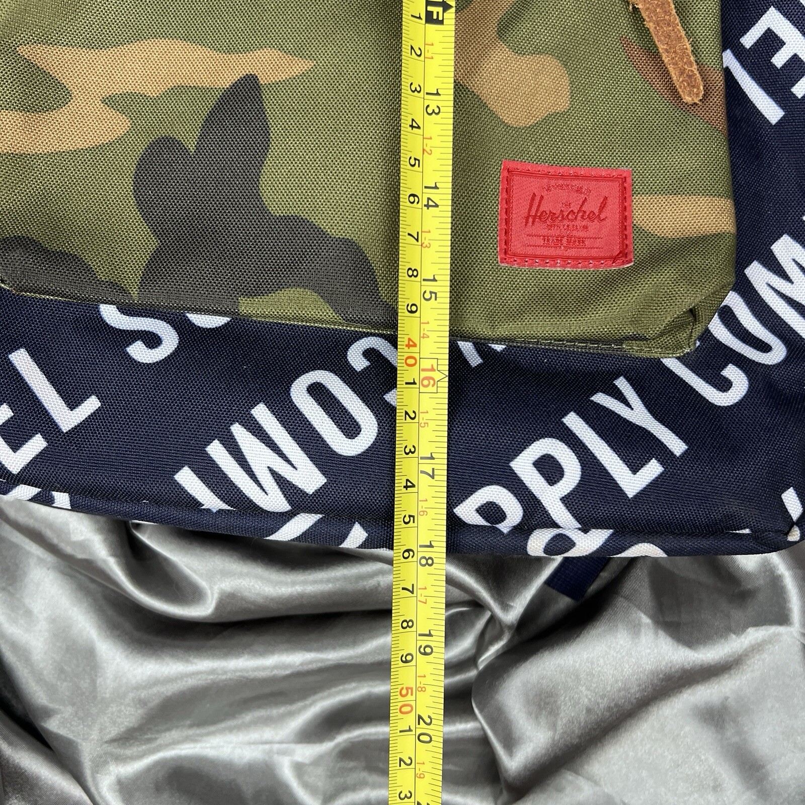 Herschel Supply Co. Pop Quiz 22L Backpack Roll Call Peacoat / Woodland Camo Bag
