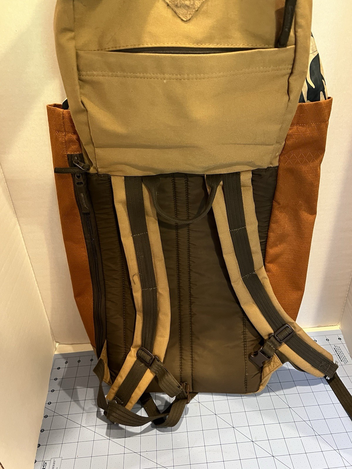 Dakine Top Side Loader Rucksack 26L Laptop Backpack USED Khaki Tan Floral