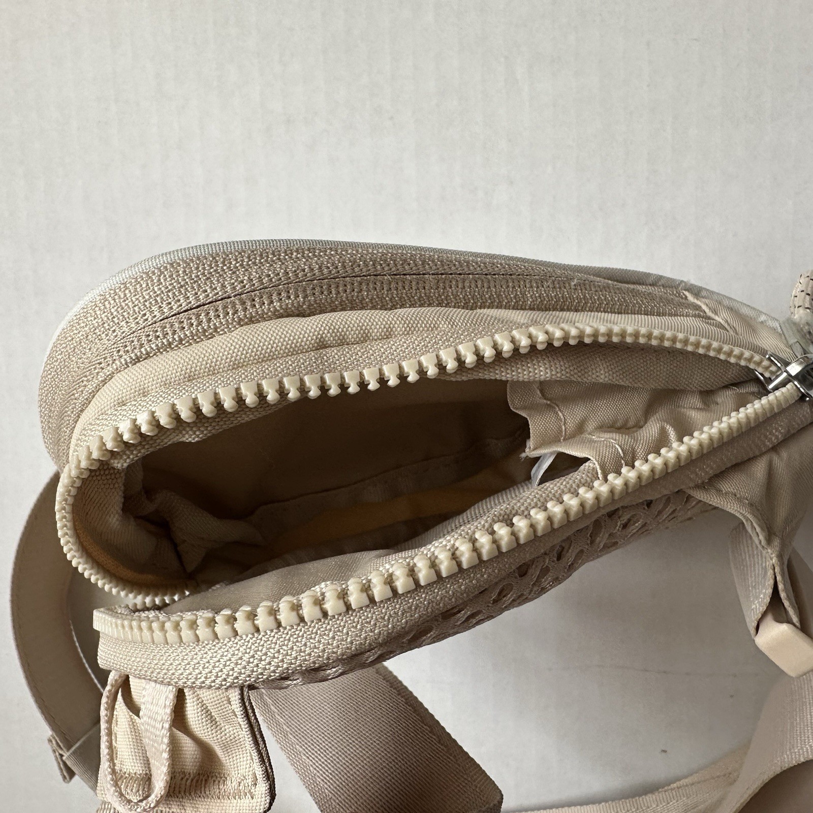 Nike Sportswear Essentials Crossbody Bag 1L Light Bone Brown