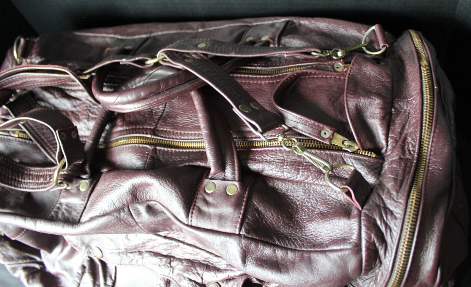Outback Large Brown 22″ Cab Leather Duffle Bag. Condition Is Very Good.