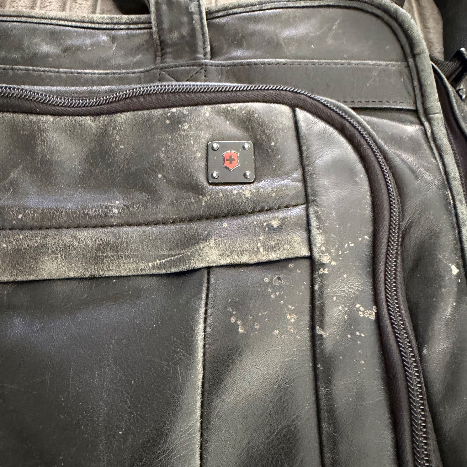 Victorinox Black Leather Briefcase Soft Sided Expandable DISTRESSED Laptop Bag