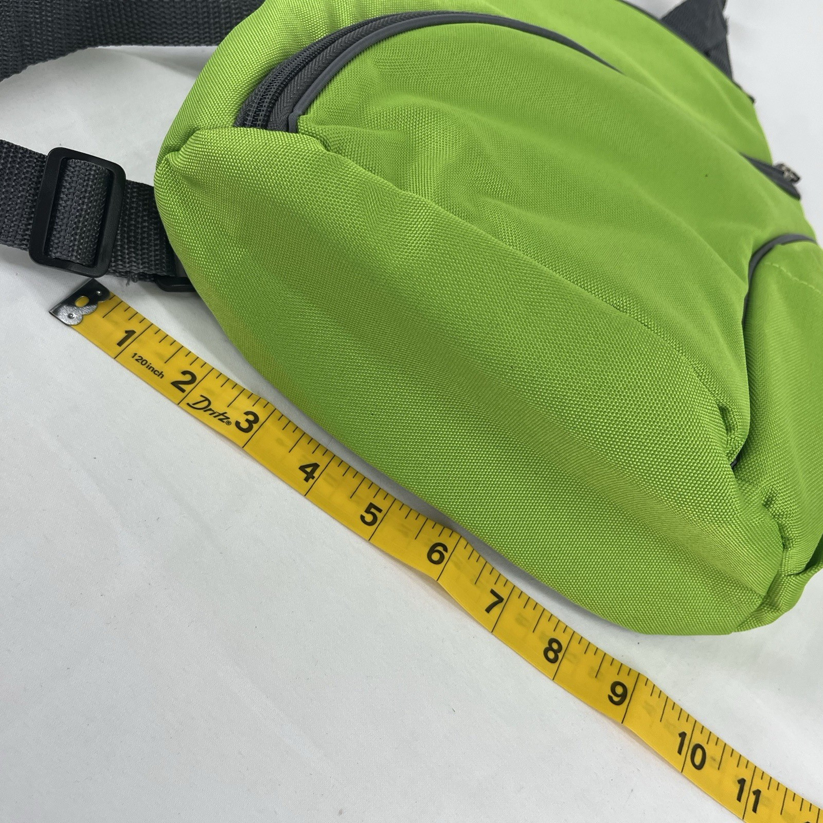 LIME GREEN INSULATED SLING PACK BAG SMALL 10X13X3 Hiking Gear Park Picnic