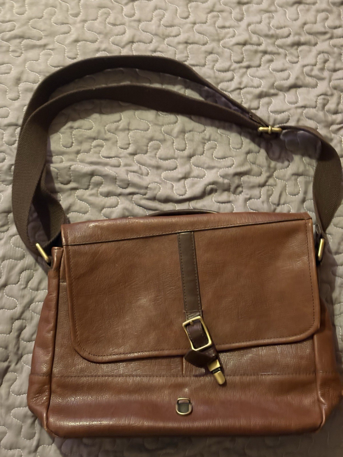 Fossil Brown Men’s Messenger Bag Zip Top Buckle Flap Adjustable Strap Pockets