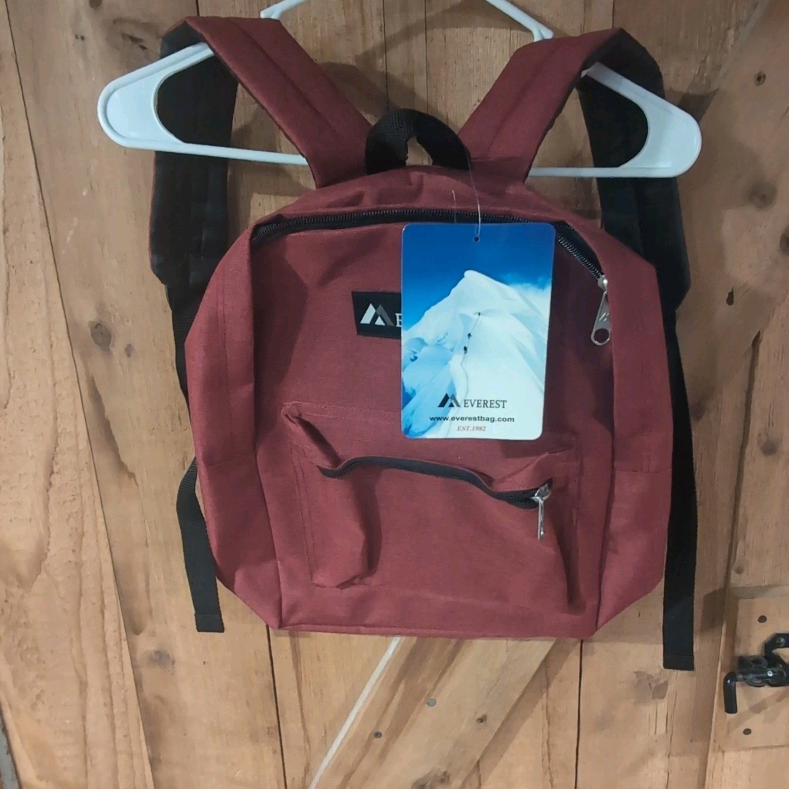 Everest Red Small Backpack Zip Closure Adjustable Straps Pockets Travel