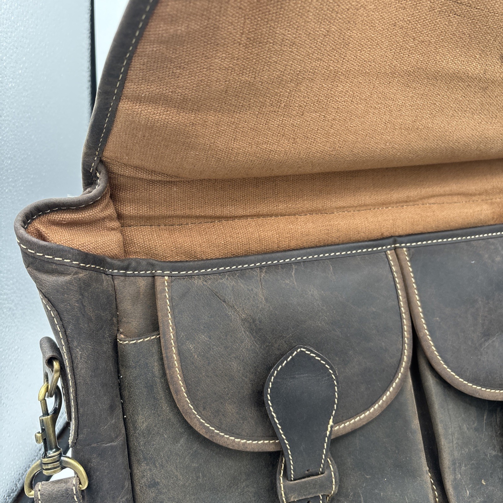 VTG Australian Bag Outfitter Brown Suede Messenger Bag Buckles Sturdy Strap