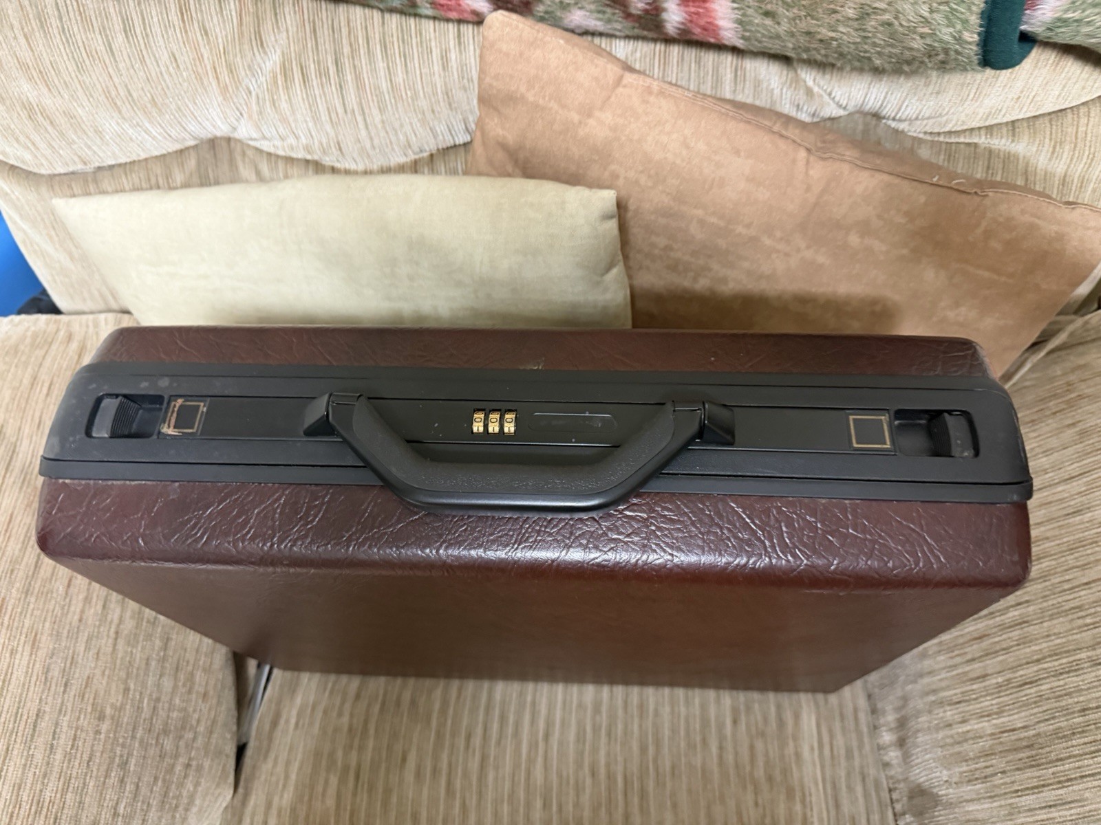 Samsonite Omega GL Briefcase Hard Shell Attache Case with Combination Lock.