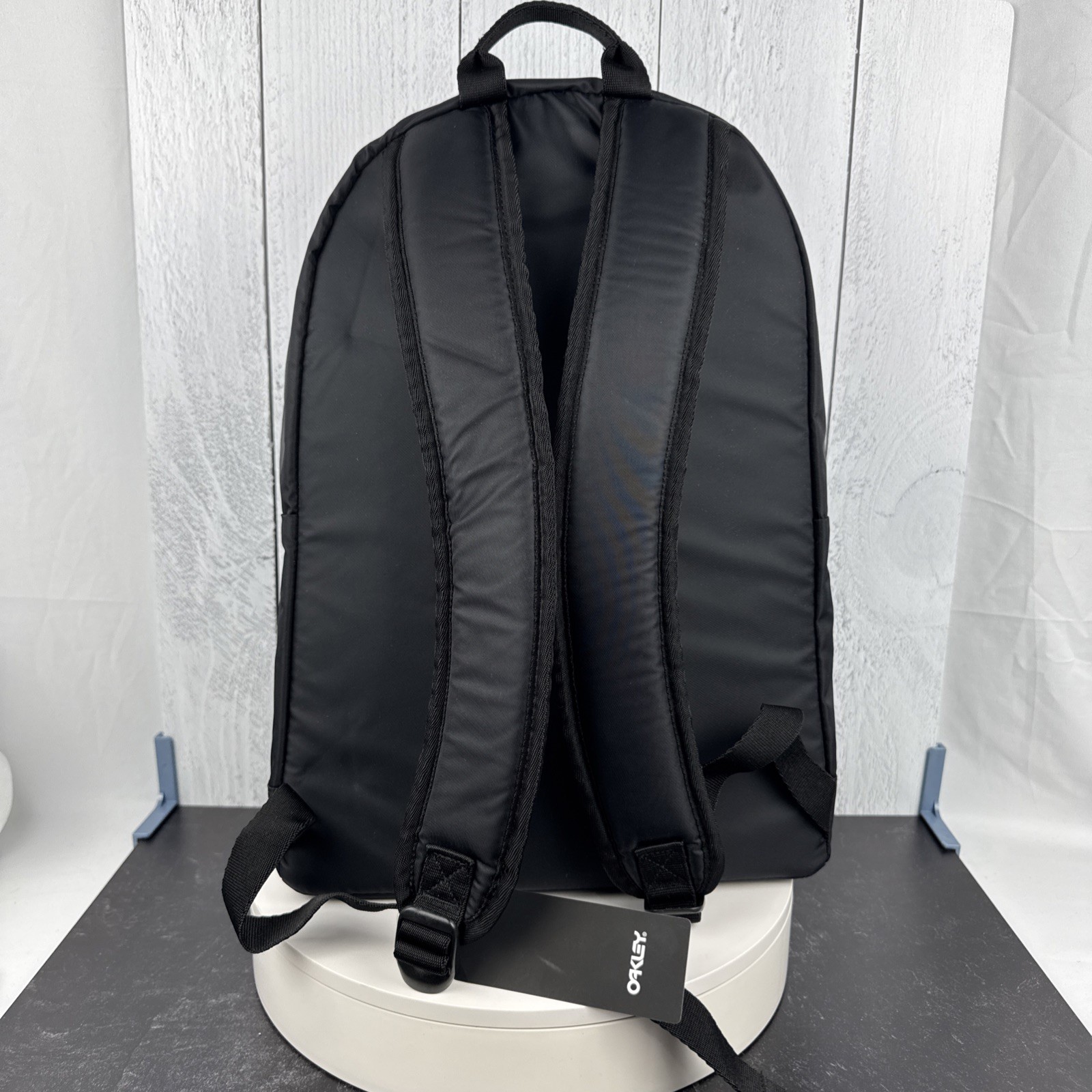 Oakley 23L Sport Backpack Black Nylon Durable Travel School Bag FOS901071 NWT