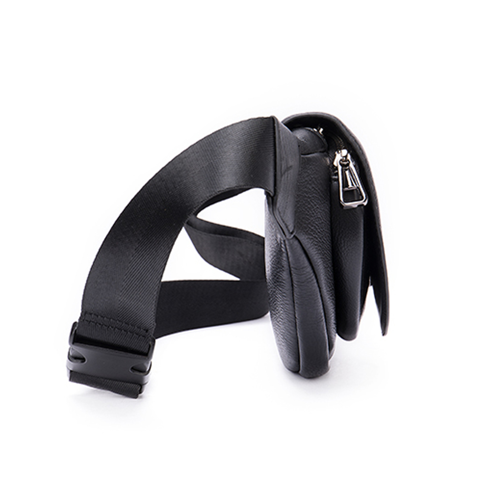 Men’s Leather Crossbody Chest Bag with Adjustable Strap and Multiple Pockets