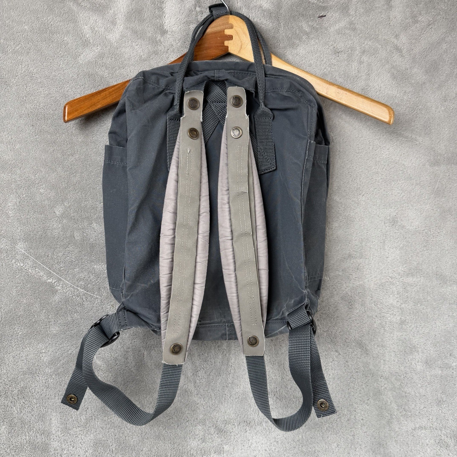 Fjällräven Kanken Backpack Gray With Removable Shoulder Strap Pads