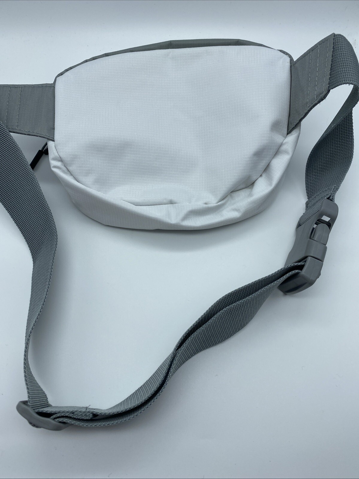 No Boundaries White Gray Oval Fanny Pack Synthetic Travel Hip Waist Zip Pockets
