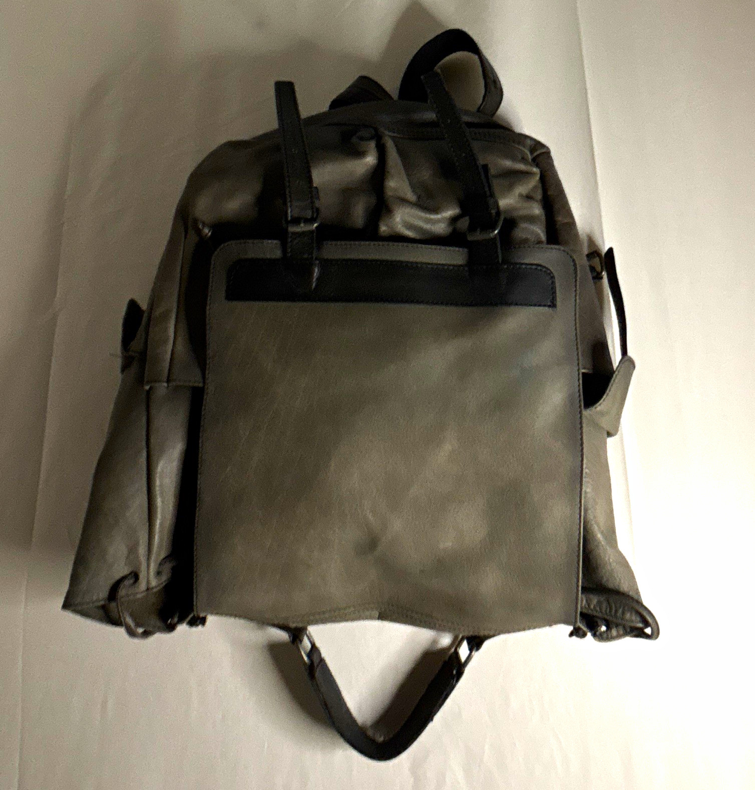 Le Tanneur Gray Solid Backpack Drawstring & Buckle Closure Adjustable Strap