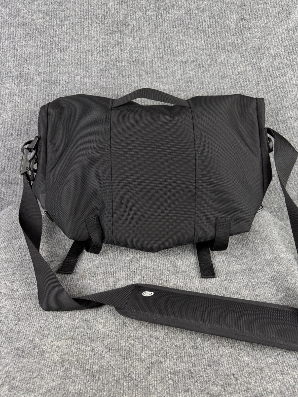 Timbuk2 Classic Messenger Bag M Black Canvas Pockets Laptop Travel Crossbody