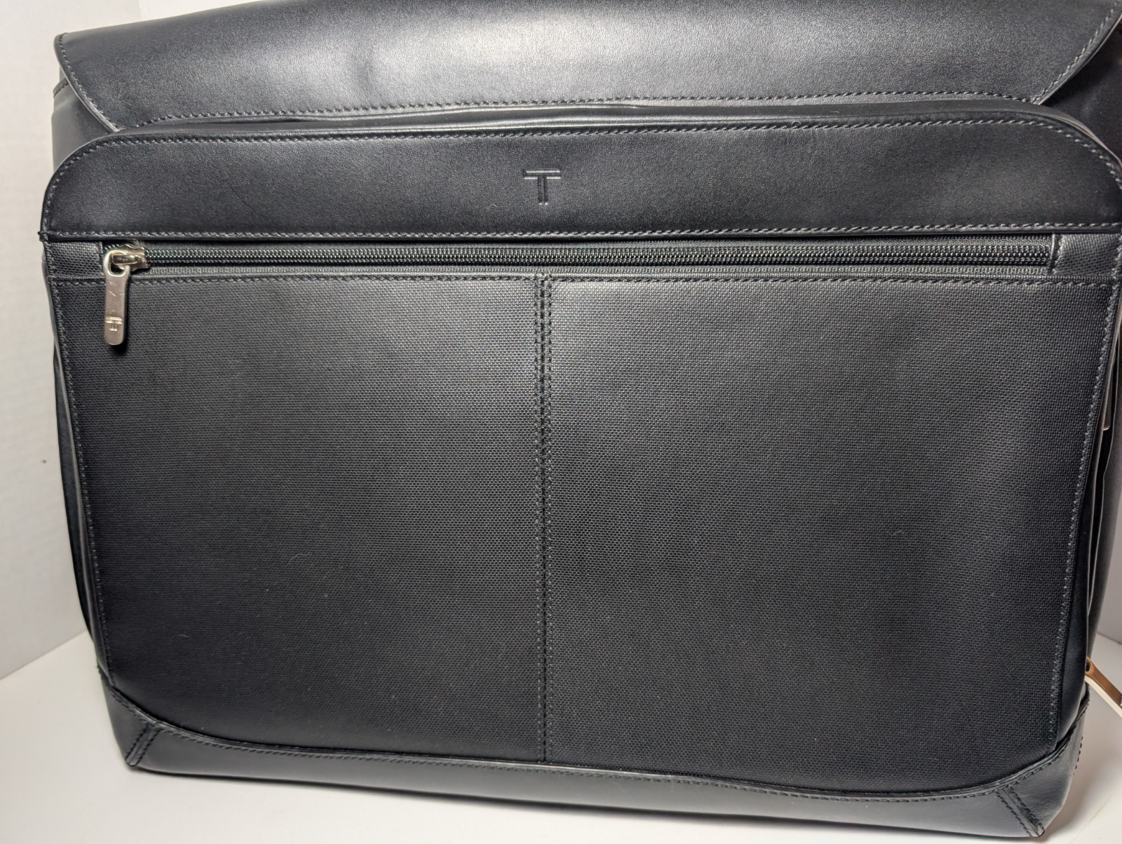 TUMI Business Bag Premium Leather 2952D Brief Case. Super CLEAN!
