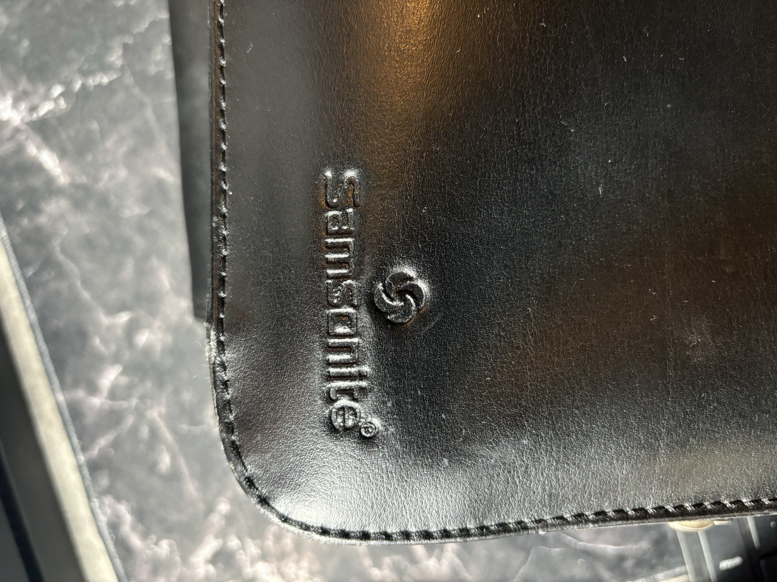 Samsonite Black Leather Briefcase W/ 4 Zip Pockets and Shoulder Strap Vintage