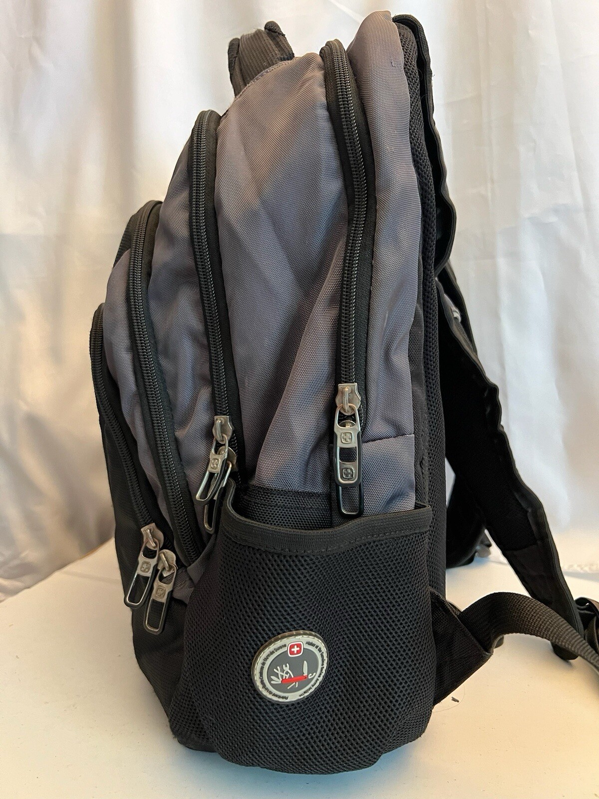 SWISSGEAR AIRFLOW BLACK & GRAY SCHOOL TRAVEL BACKPACK BAG