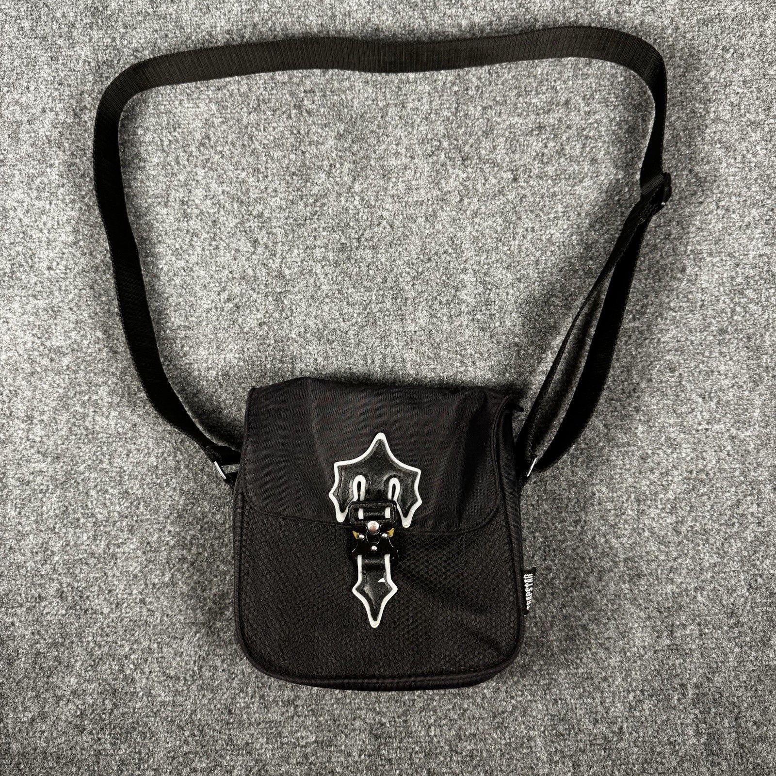 Trapstar Irongate T Crossbody Bag Black Metal Latch Messenger Shoulder