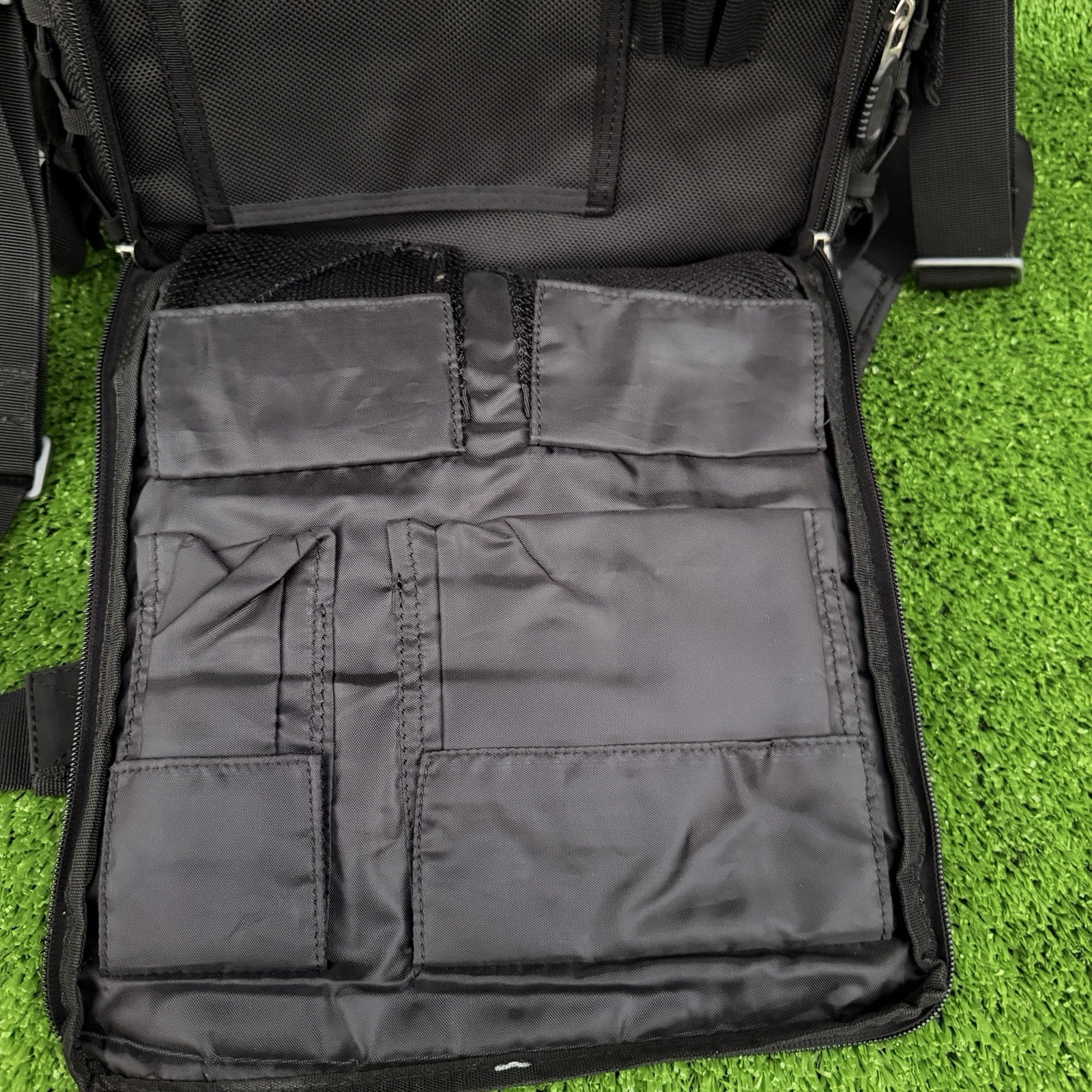 Oakley RARE VINTAGE Tactical Field Gear Vertical Messenger/BACKPACK 2Way Bag Y2K