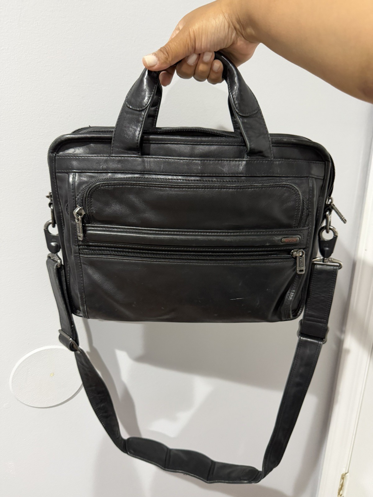 Tumi Leather Messenger Laptop Crossbody Tote Black Bag Pockets L