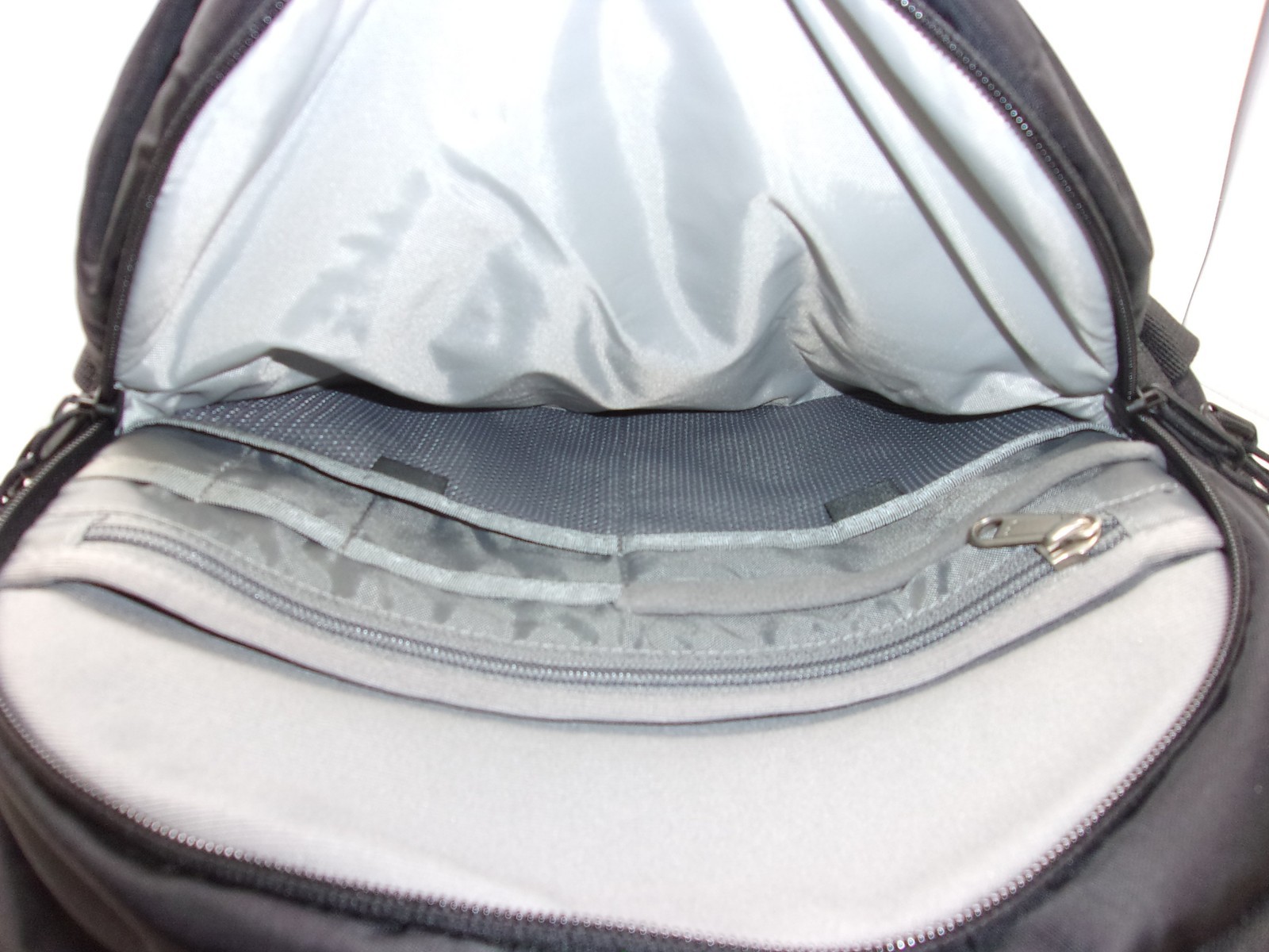 THE NORTH FACE Surge Commuter Laptop Backpack, TNF Black, OS – USED