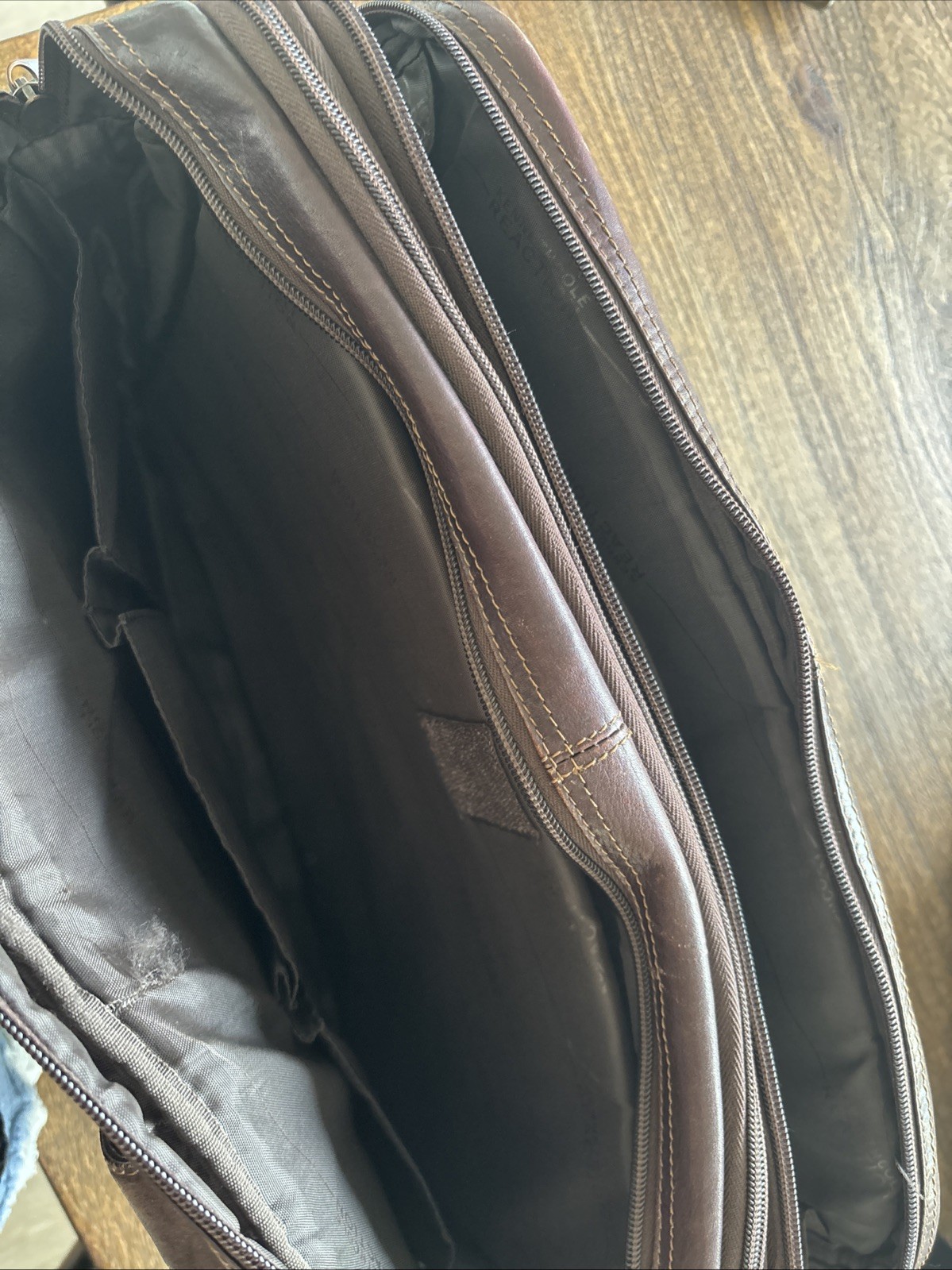 Kenneth Cole Reaction Brown Leather Laptop Bag Briefcase Style