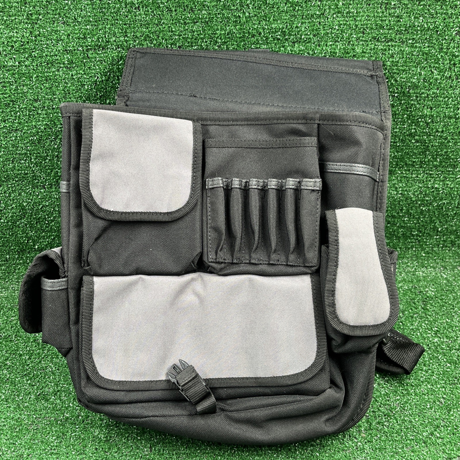 Duluth Trading Co Master Series Canvas Messenger Bag Laptop Briefcase Black Gray