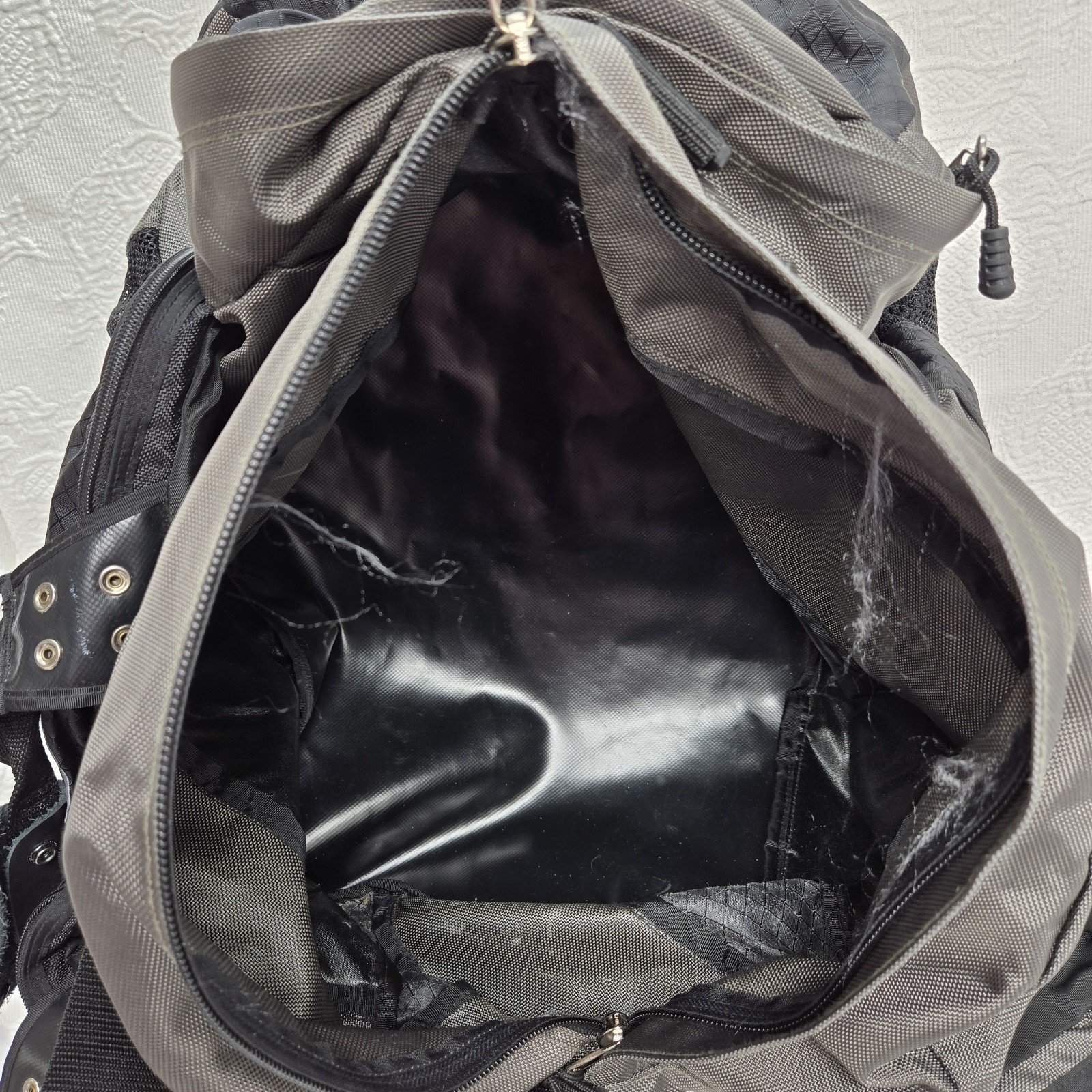 Oakley Icon 2.0 Software Grey Canvas Leather Handle Large Duffle Bag Y2K