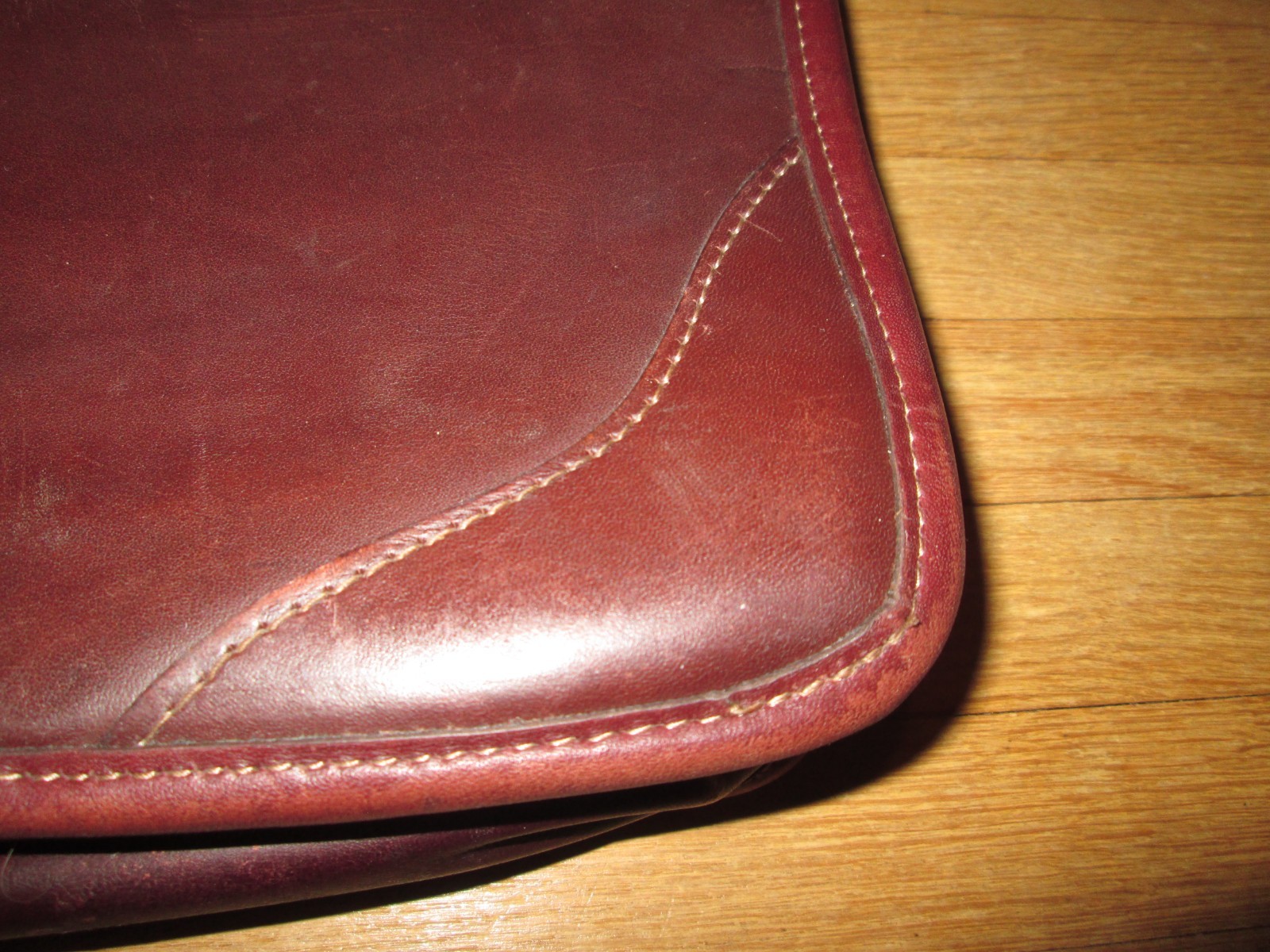 Vintage ORVIS Brown Saddle Leather Push Clasp Briefcase Messenger Bag *USA
