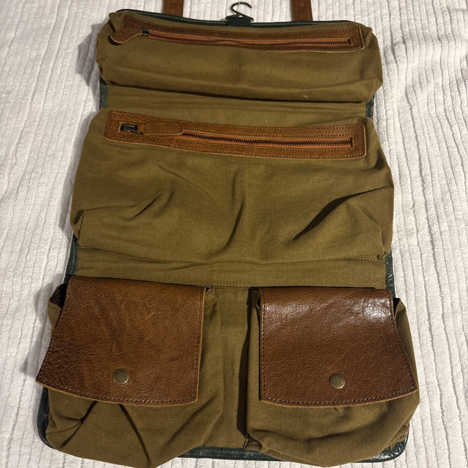 KomalC ~ Buffalo Brown Leather Hanging Toiletry Bag Dopp Kit Travel ~ 12″ x 8″