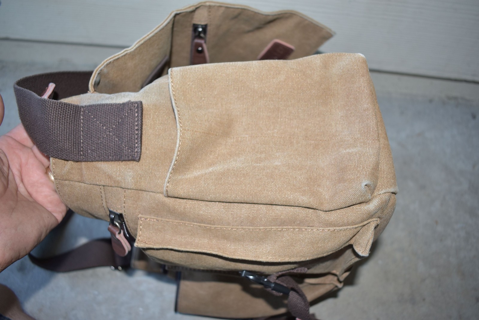 RAVUO TAN/BROWN CANVAS/LEATHER MESSENGER STYLE LAPTOP BAG