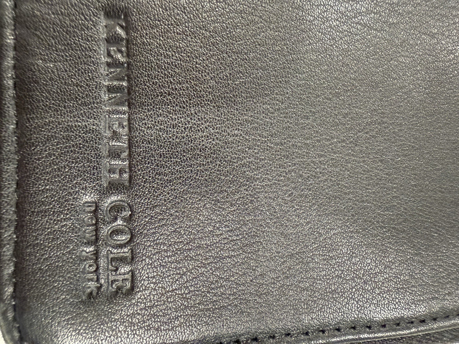 Kenneth Cole NY Black Leather Travel Document Case EUC Zip Up Wrist Strap Pocket