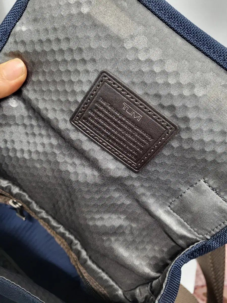 Tumi Crossback (Free shipping *Not applicable for Mercari shop transactions)