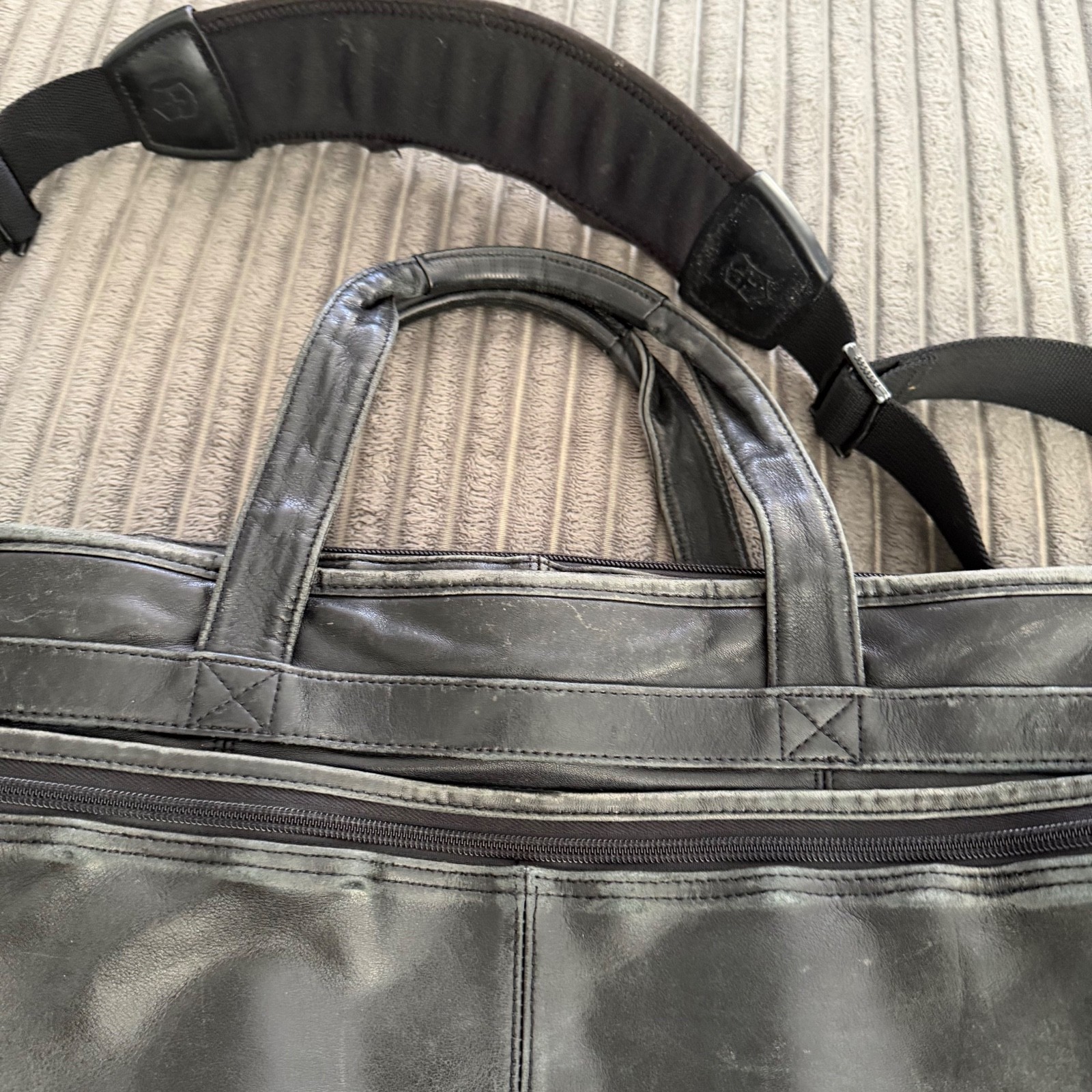 Victorinox Black Leather Briefcase Soft Sided Expandable DISTRESSED Laptop Bag