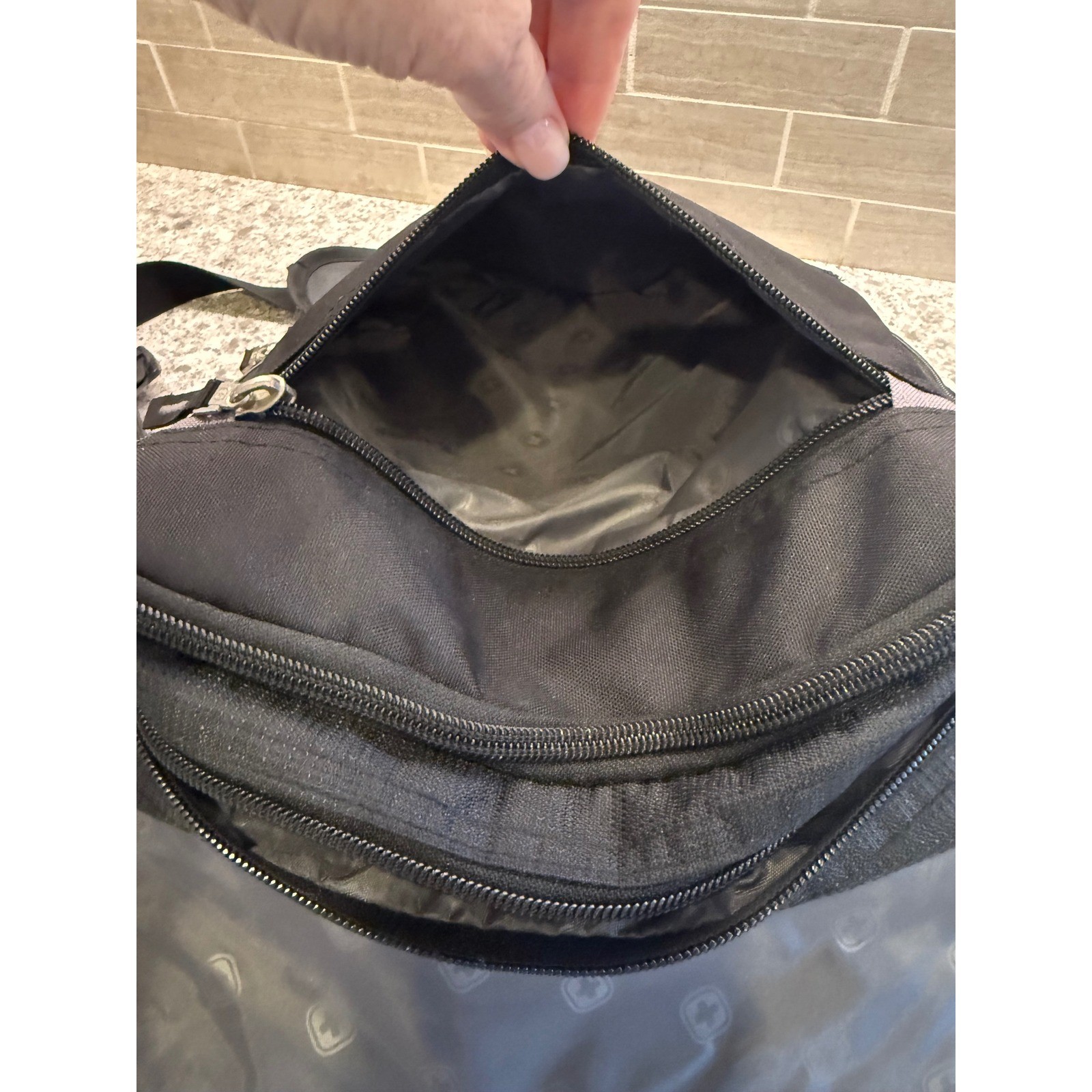 Swiss Gear Black and Gray Crossbody/Shoulder Travel Bag with Strap, Pockets