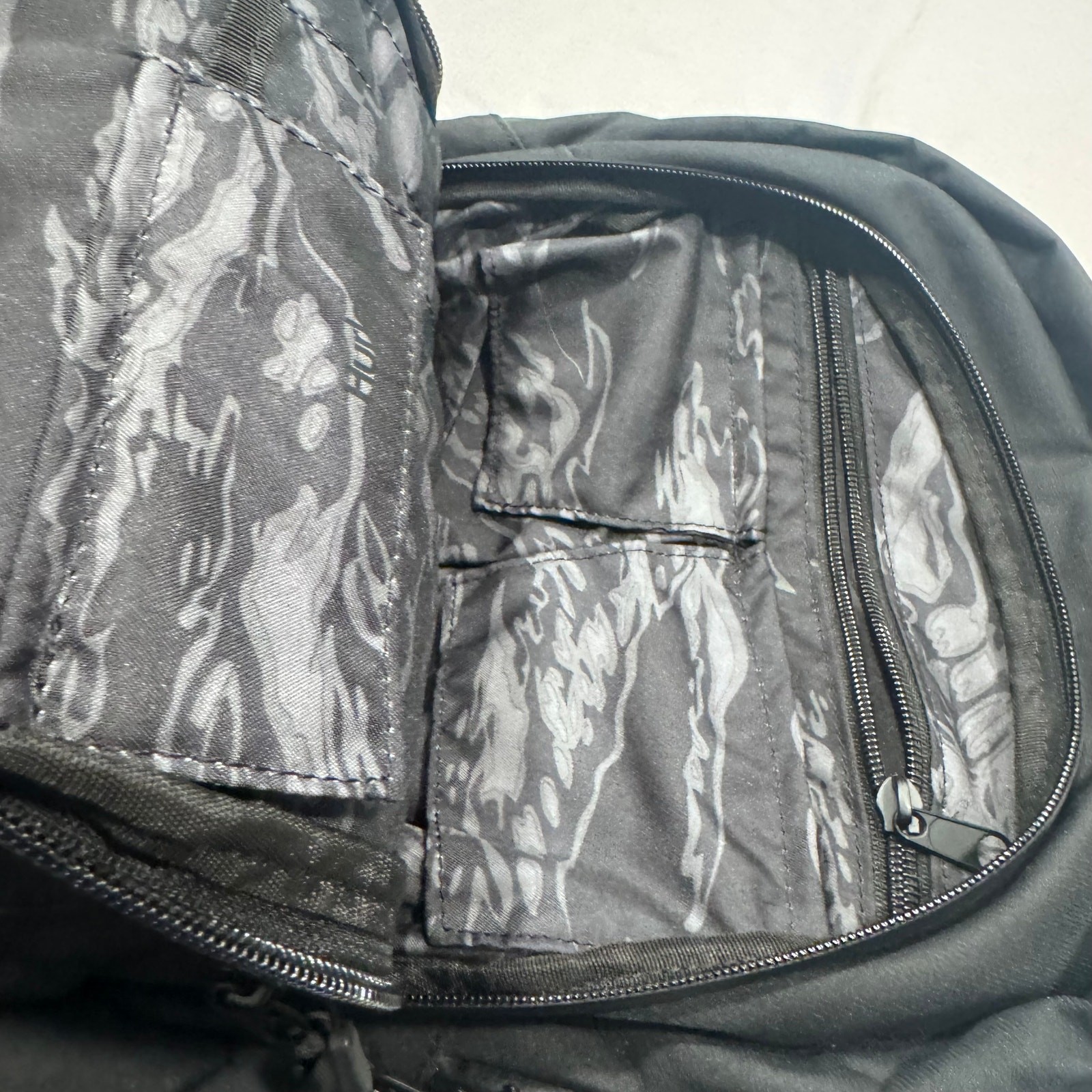 NEW Hurley Protect Travel Mens Backpack 21″ x 17″ x 8″ Black 7-Pocket Padded NWT