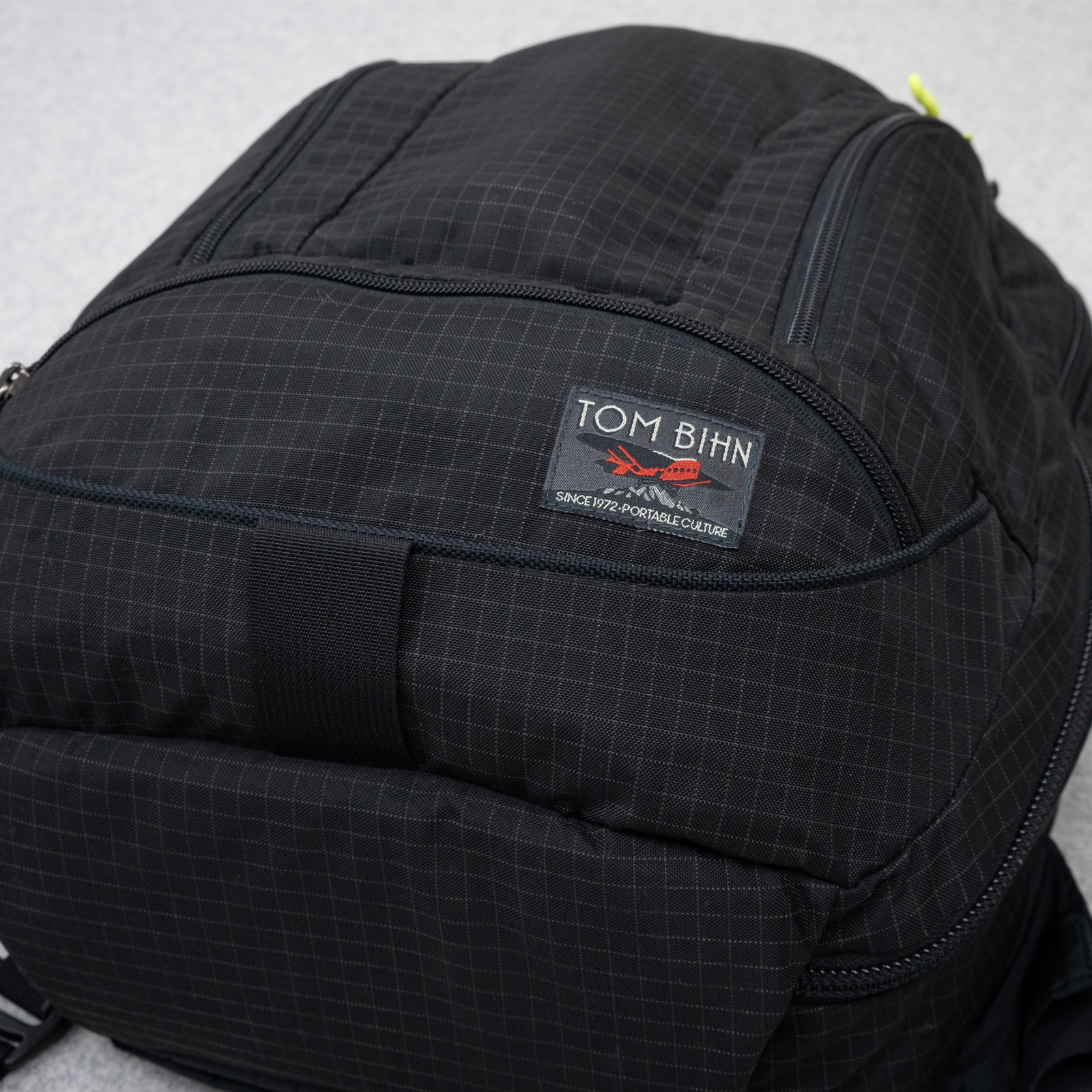 TOM BIHN Synik 22 Retired Black Halcyon/Zest Halcyon Very Good Clean