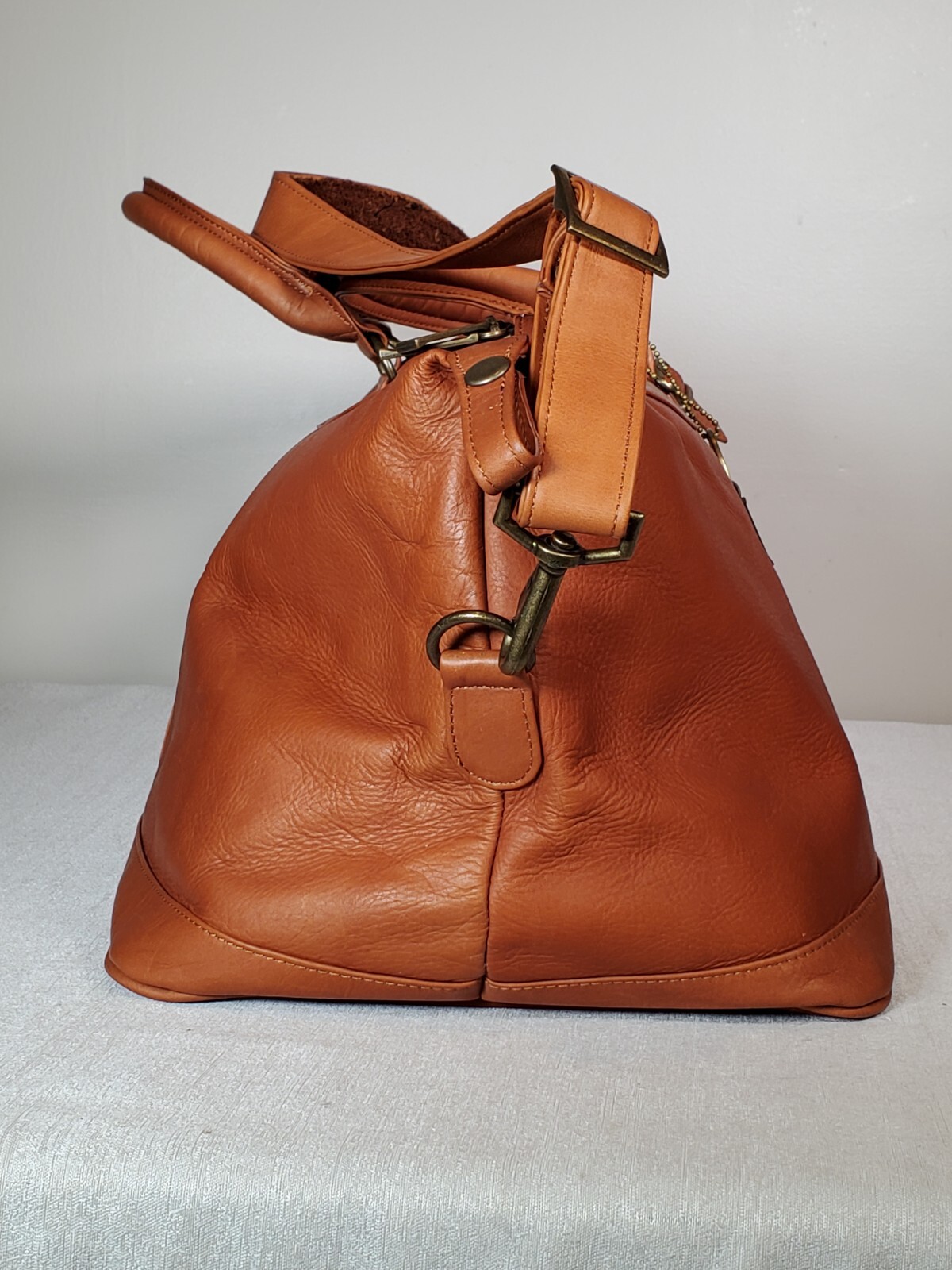 CLAIRE CHASE All American Leather Duffle / Travel Bag Saddle Brown Made Colombia