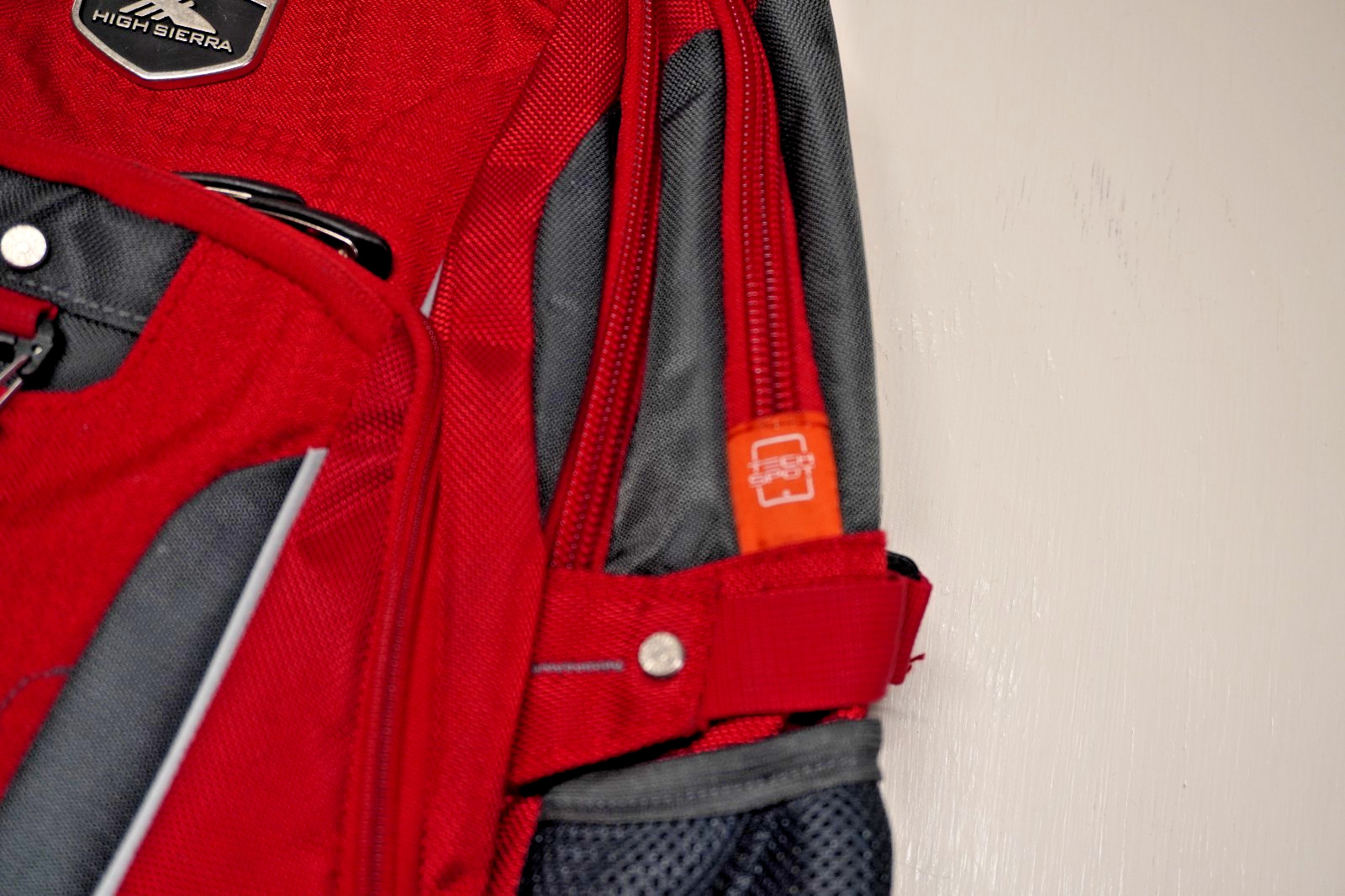 High Sierra Elite Backpack Airflow Cooled Back Suspension Strap Red Black