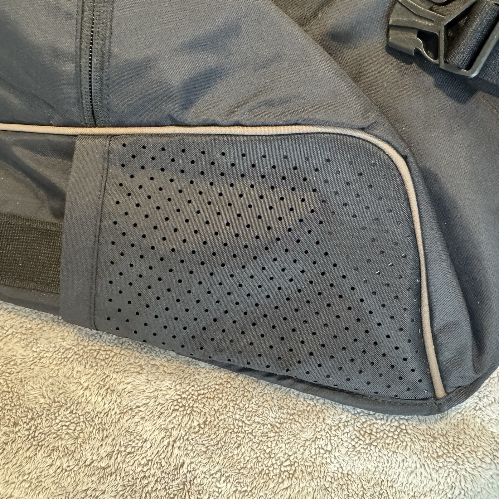 Nike Sportswear Essentials Messenger Bag (15L) Black Ironstone Shoulder Strap