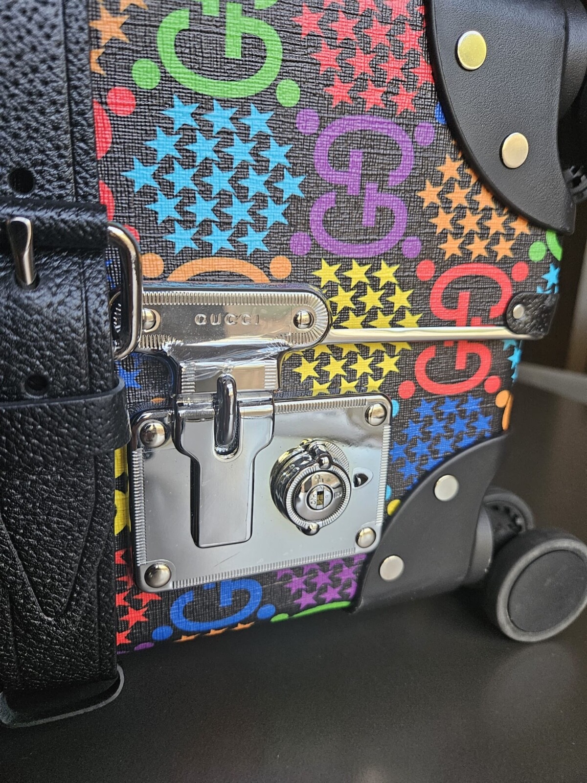 Gucci x Globe-Trotter Psychedelic Trolley w/ Dust Cover + Luggage Tag; Awesome!
