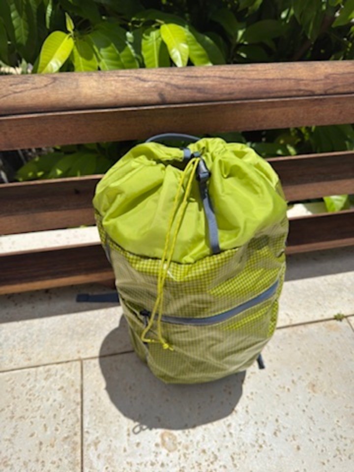 Patagonia Lightweight Black Hole Cinch Pack 20L Green Daypack Backpack