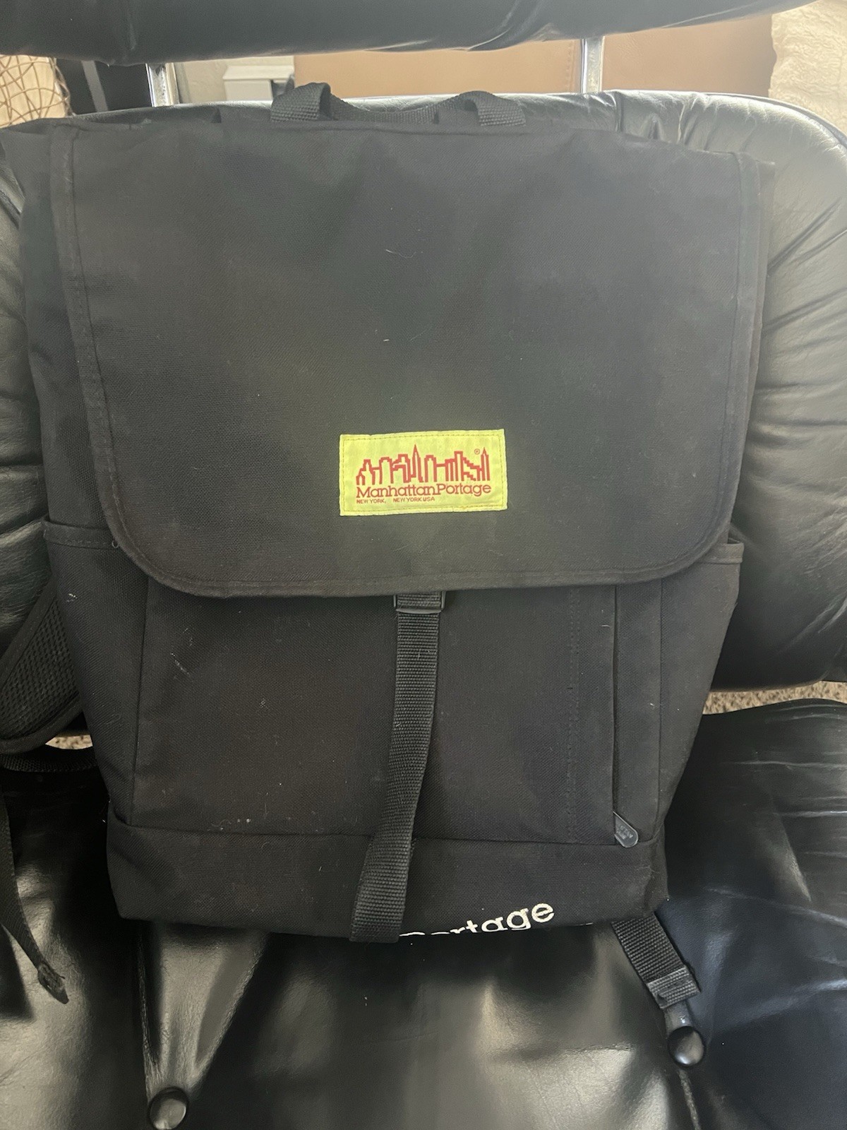 Manhattan Portage Black Medium Backpack Buckle Closure Padded Pockets Strap