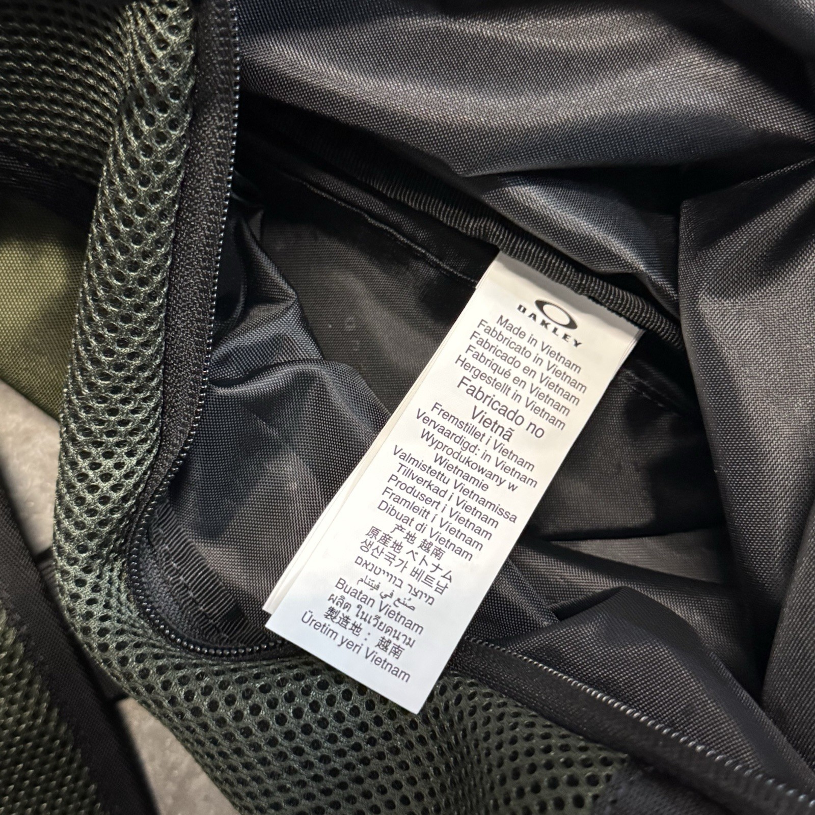Oakley Clean Days Backpack Dark Brush Green 22L 100% Recycled Nylon