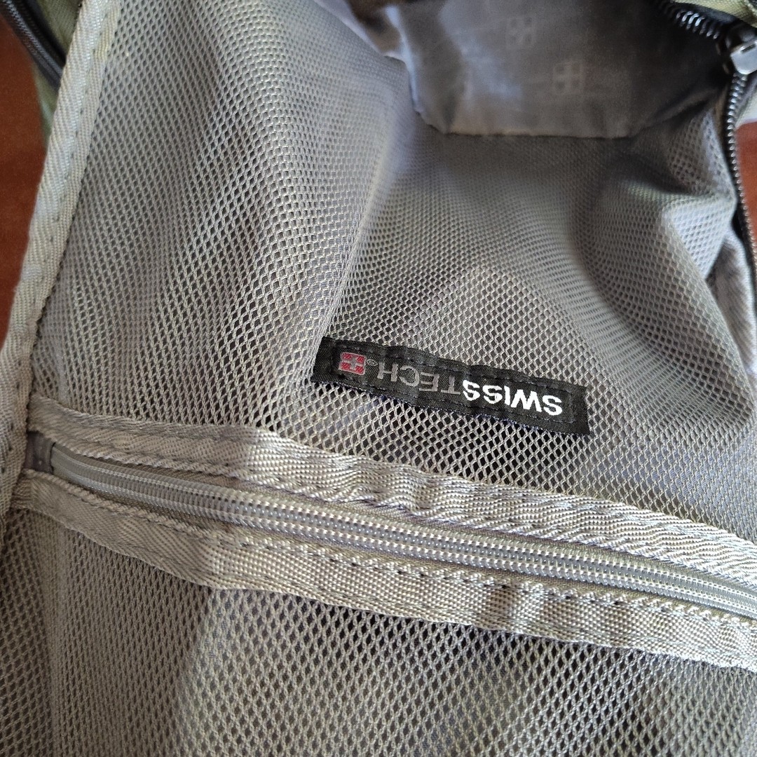 Swiss Tech Urban Trek Green Duffle Bag 28”x15”x12.5”