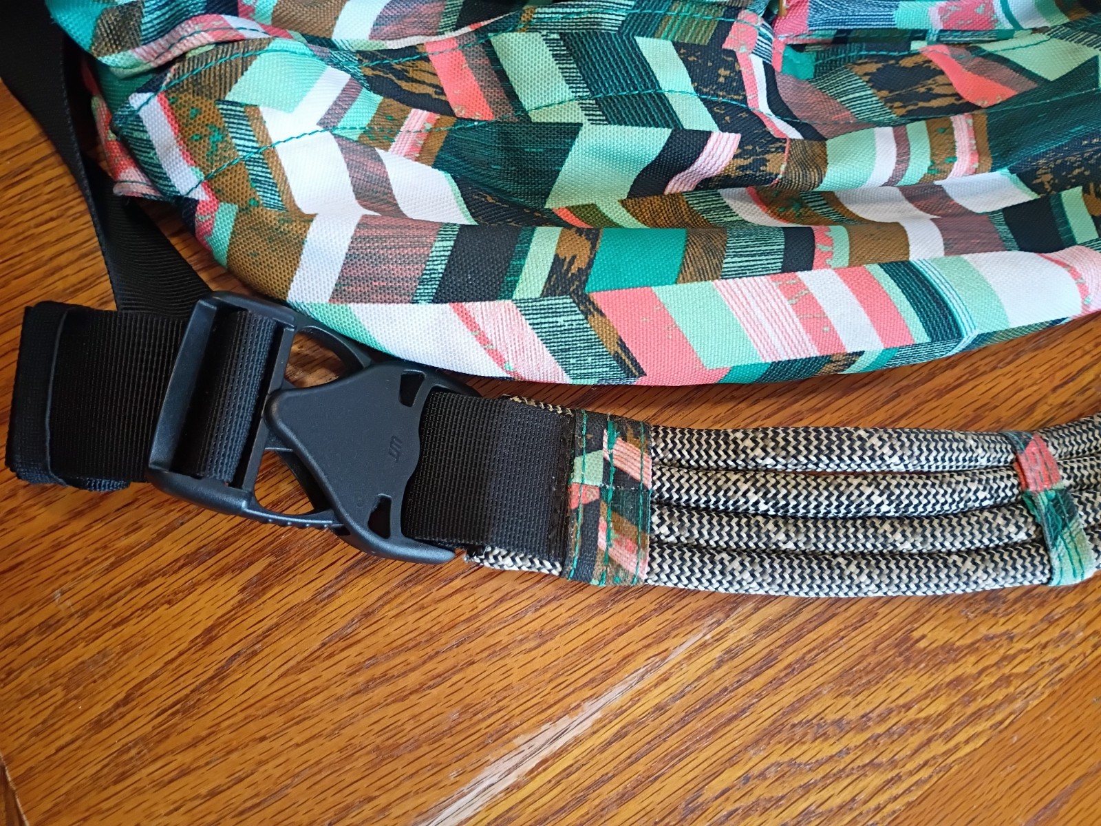 KAVU Rope Sling Crossbody Bag Multicolor Geometric, Zip Buckle, Adjustable