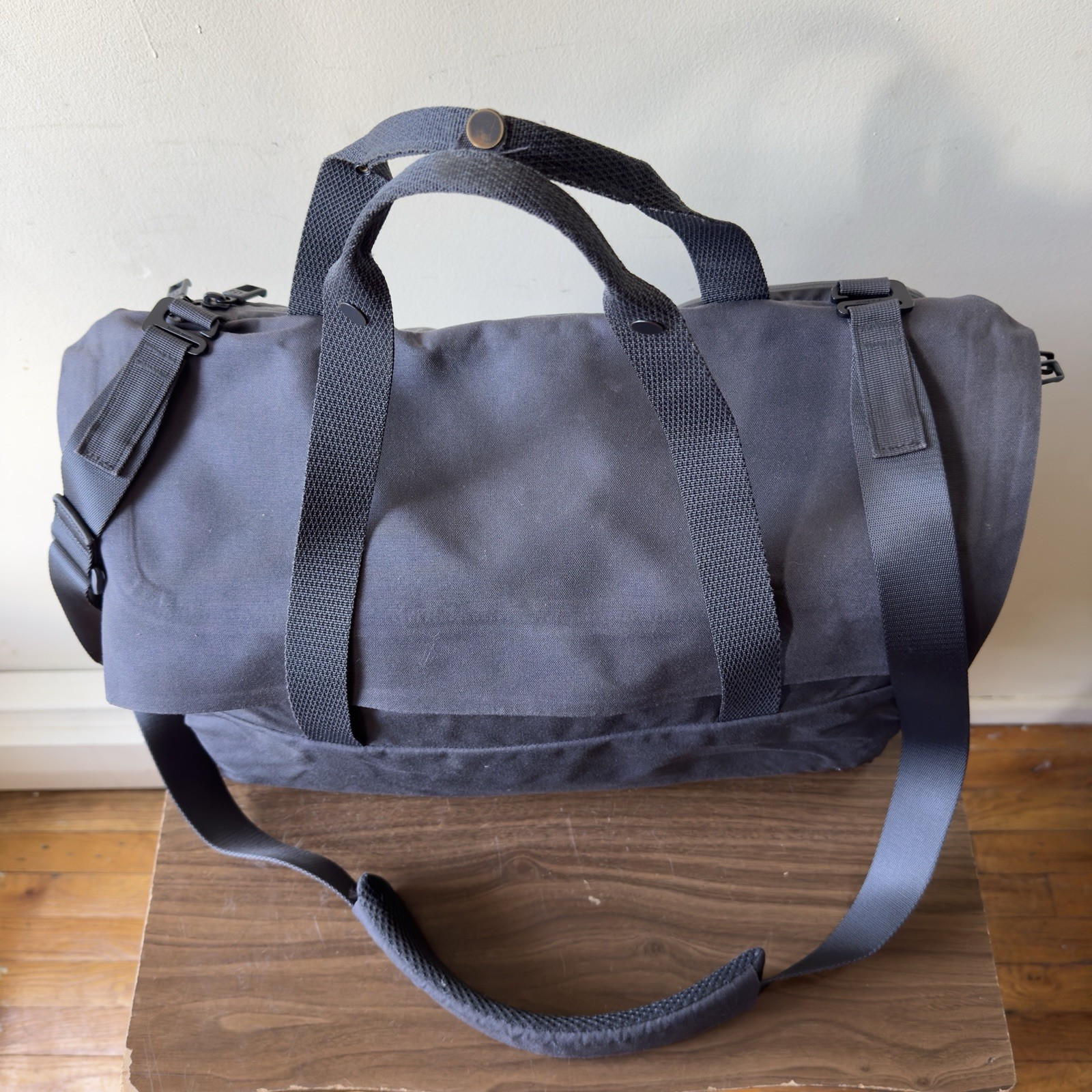 Lululemon Early Embark Duffel 27L Deep Coal Nylon Laptop Travel Gym Bag