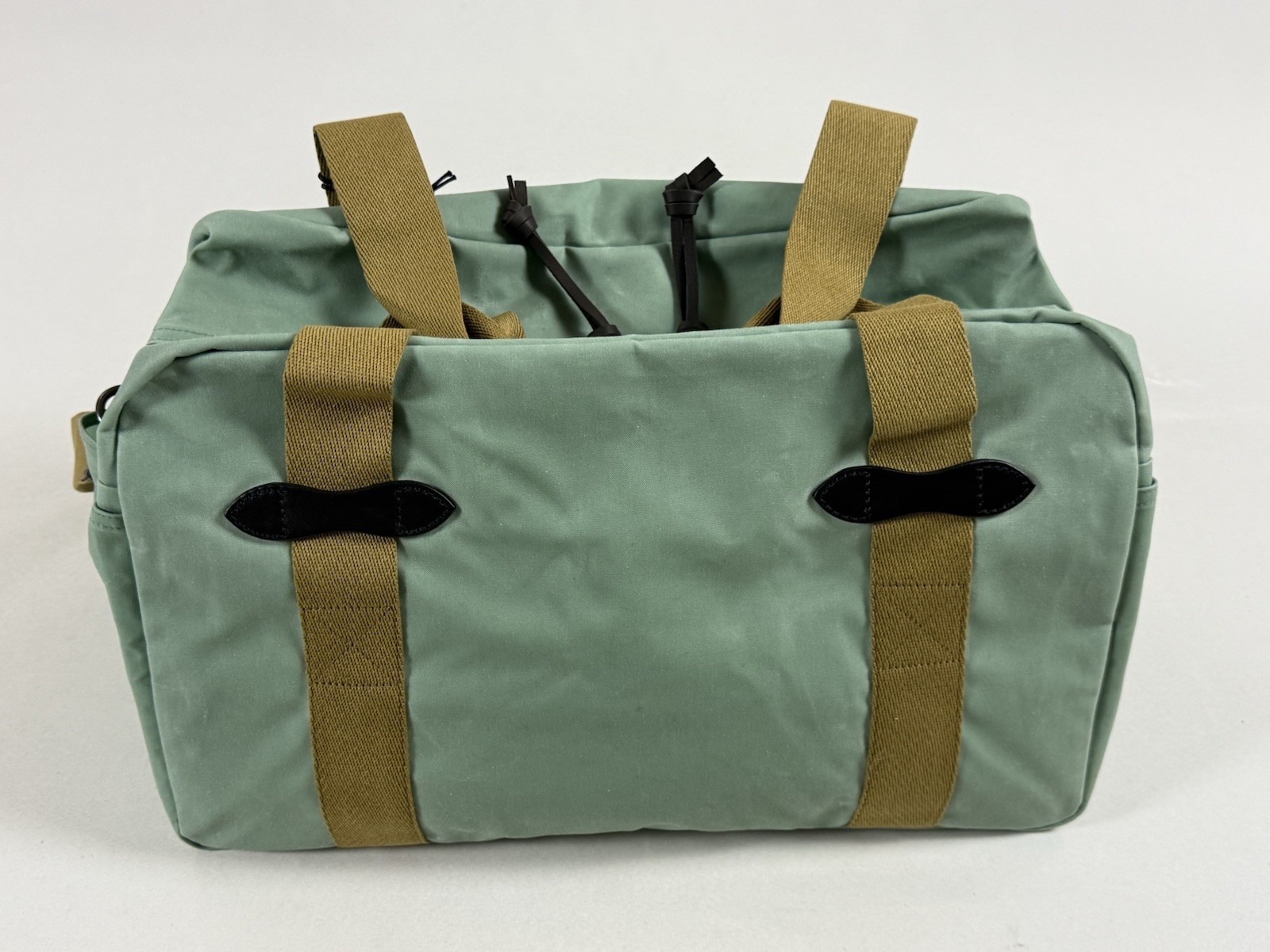 FILSON MEDIUM TIN CLOTH DUFFLE BAG GRANITE GREEN OS NWT